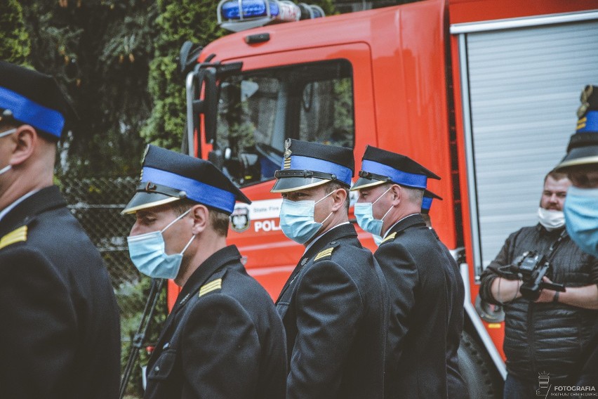 Dzień Strażaka w Tarnobrzegu. Były awanse i odznaczenia. Kto je otrzymał? (FOTO)