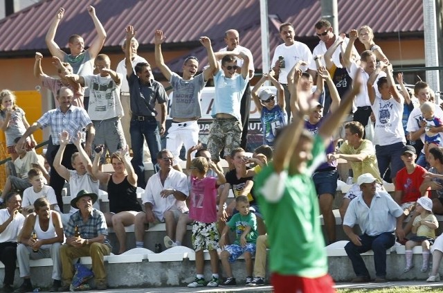 Mecz Zorzy z drużyną Nowin oglądało blisko 1000 widzów, podczas wieczornej zabawy liczba osób na stadionie się podwoiła.