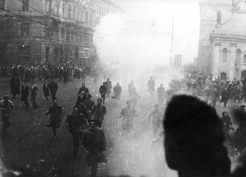 Archiwalne zdjęcie - protest w Budapeszcie 1956