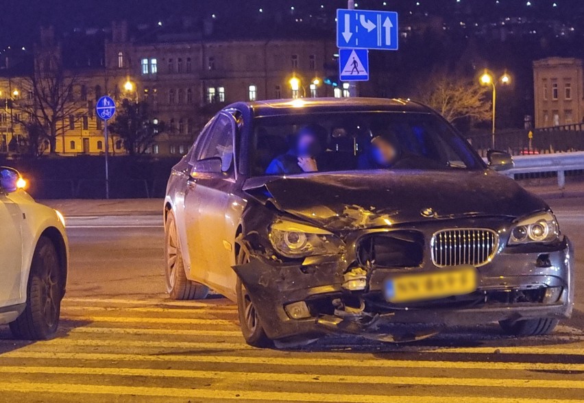 Wypadek w Przemyślu. Volvo zderzyło się z BMW. Ranna została jedna osoba [ZDJĘCIA]