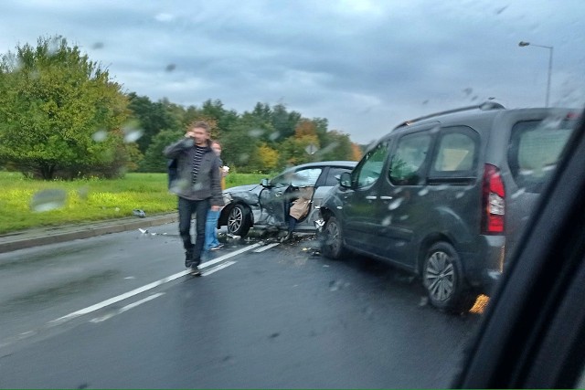 Wypadek miał miejsce na skrzyżowaniu ul. Warmińskiej i Królewieckiej.