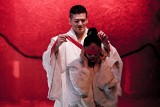 Spektakl koreańskiego teatru z Seulu "Medea i jej sobowtór" pokazany na scenie Teatru Powszechnego w Radomiu