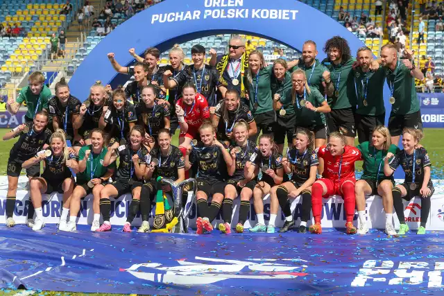 (Klub z Katowic po raz pierwszy w historii zdobył Puchar Polski)