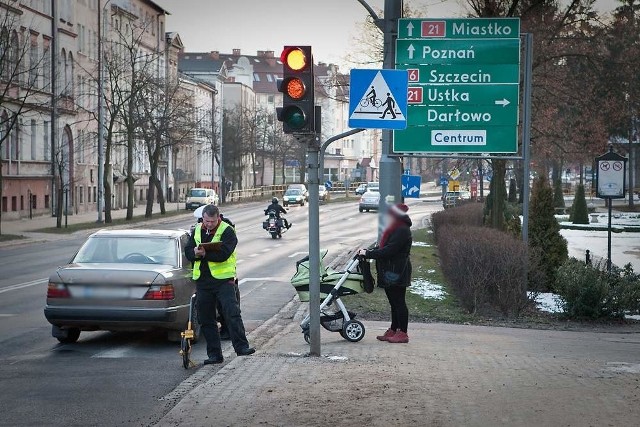 Potrącił trzy osoby na przejściu dla pieszych na ul. Zamkowej w Słupsku.