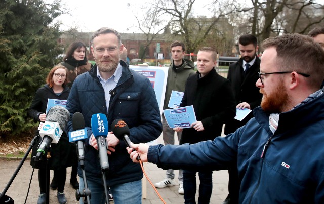 Kandydat na prezydenta miasta zaprezentował kolejny rozdział swojego programu wyborczego przy placu zabaw na pl. Dziecka