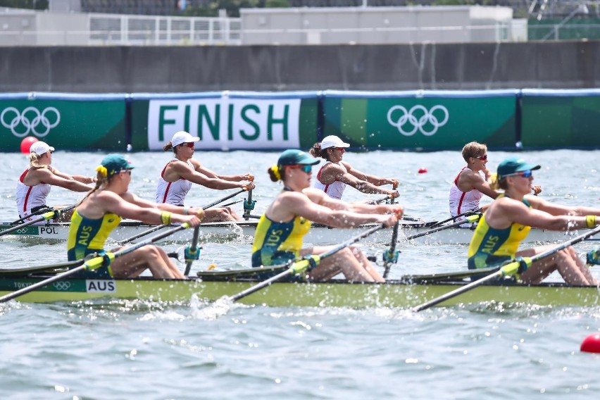 Wioślarska czwórka podwójna kobiet ze srebrnymi medalami:...