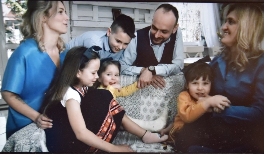 Dorota i Piotr Rosikowscy z dziećmi oraz Ira z córką