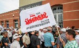 Manifestacja przed siedzibą łódzkiego MPK [zdjęcia]