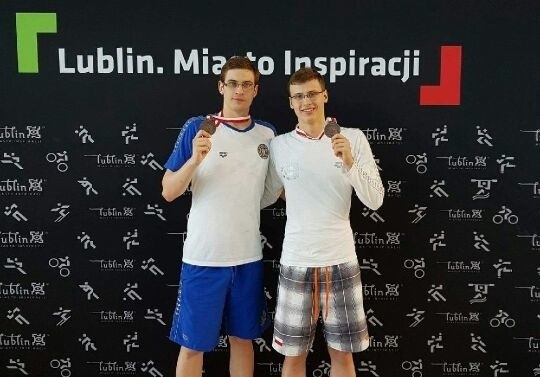 Bracia Piotr i Dominik Bujak z medalami mistrzostw Polski.