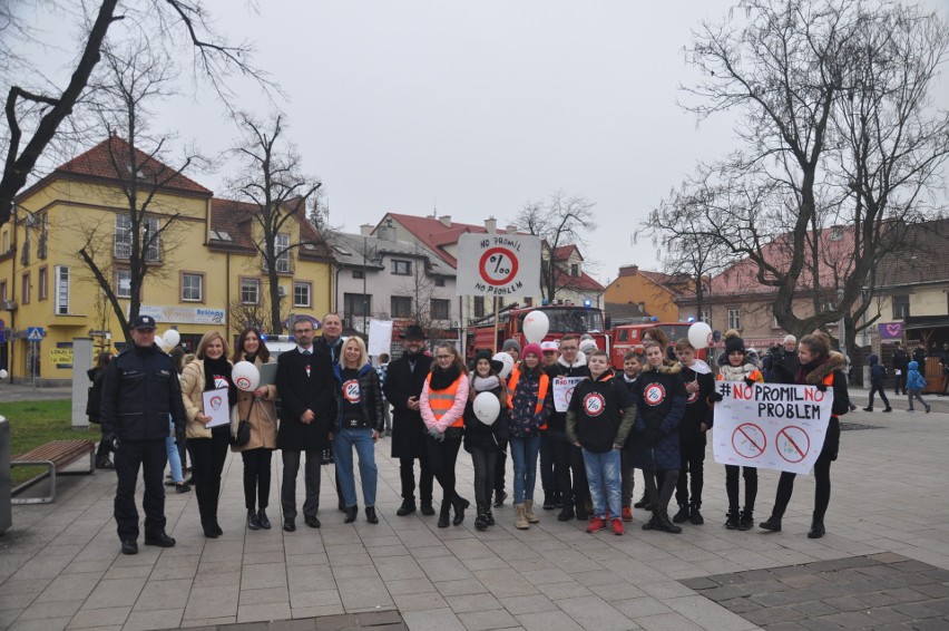 Skawina. No Promil NO Problem. Uczniowie urządzili happening na rynku