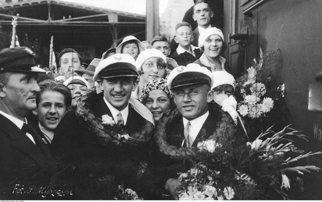 Henryk Budziński i Jan Mikołajczak, którzy zostali powitani jako mistrzowie Europy w 1930