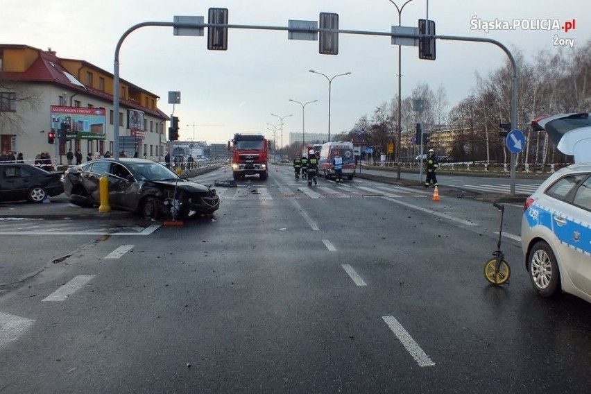 Żory: wypadek na skrzyżowaniu. Lądował śmigłowiec LPR ZDJĘCIA