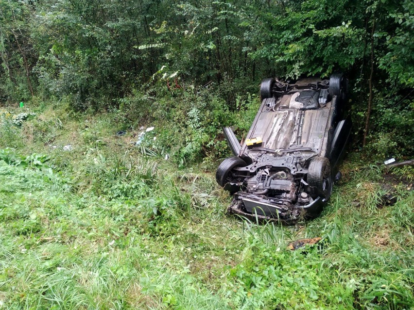 W Jeżowem spłonął samochód. To nie była jedyna interwencja strażaków tego dnia (ZDJĘCIA)