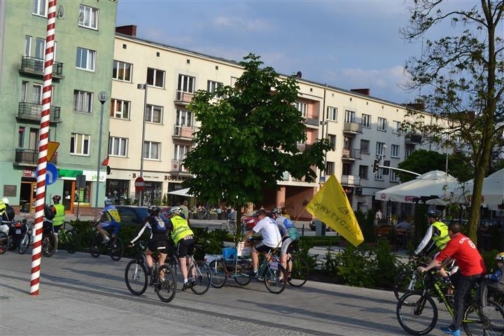 Masa Krytyczna w Częstochowie. Cykliści opanowali Aleje Najświętszej Maryi Panny [ZDJĘCIA]