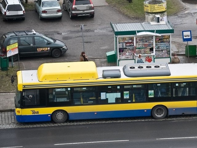 Przypominamy: osoby, które ukończyły 70. rok życia, mogą jeździć autobusami miejskimi w Słupsku za darmo. 