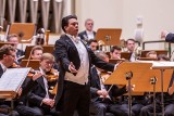 Powitanie lata w hiszpańskiej atmosferze. José Miguel Pérez-Sierra poprowadzi 23 i 24 czerwca Filharmonię Krakowską 