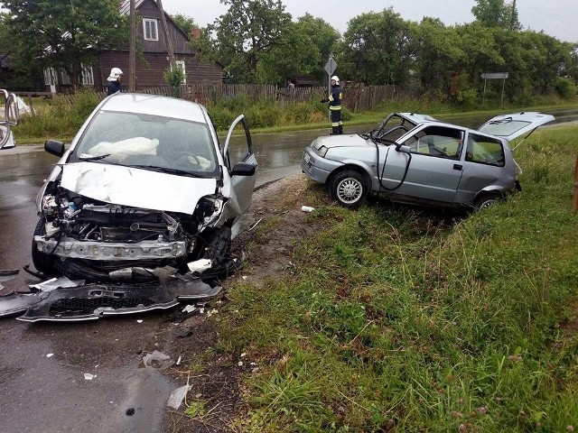 Zderzenie dwóch osobówek doszło w środę w Ursynowie (gmina Głowaczów).