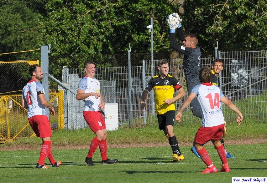 Gwardia Koszalin wygrała z Bałtykiem Koszalin 3:0.