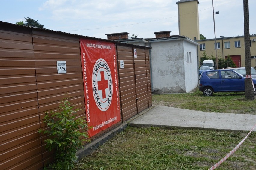 Polski Czerwony Krzyż wygrał konkurs na rozdzielanie żywności dla ubogich rodzin w Stalowej Woli. Zobacz zdjęcia