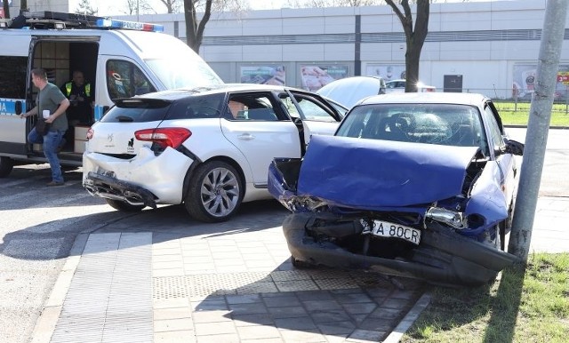 Do wypadku doszło w sobotę ok. godz. 6 na ul. Pabianickiej przy skrzyżowaniu z ul. Prądzyńskiego