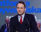 Koronawirus Przasnysz. Minister Sikorski obśmiewa lot z relikwiami nad powiatem przasnyskim. Wpisy na Twitterze