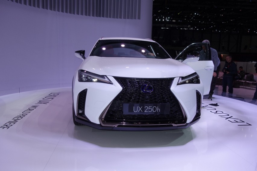 Lexus UX...