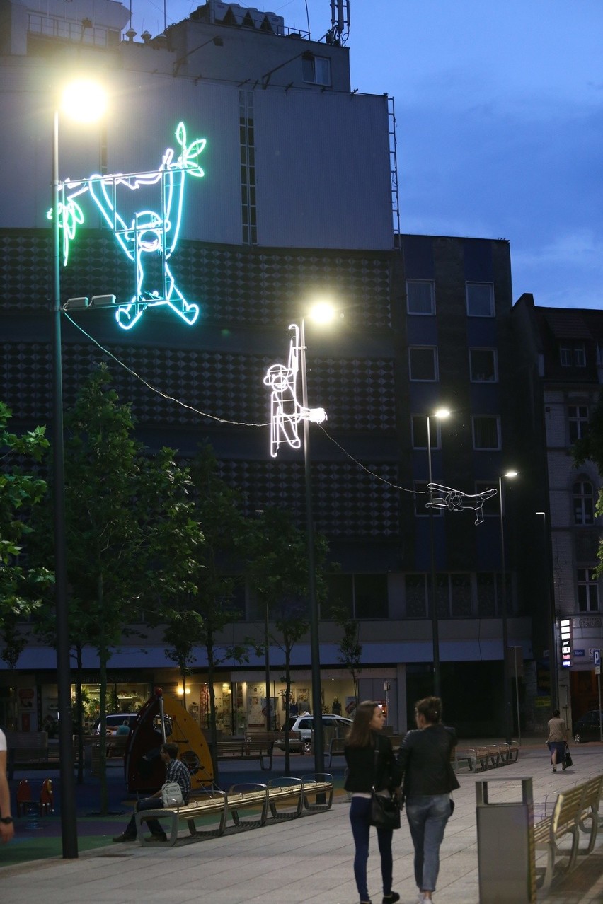 Nowe neony w Katowicach to małpki. Może będzie też neon z Los Angeles, a do USA poleci Filipek
