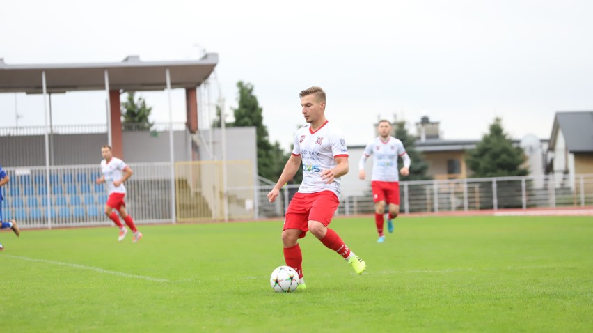 III liga piłki nożnej. Emocjonujący mecz i porażka Wisły Sandomierz z Unią Tarnów 3:4. Zobaczcie zdjęcia