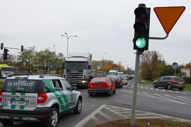 Wyjazd z Naramowic to stanie w ogromnych korkach. Od lat mieszkańcy czekają na wprowadzenie rozwiązań komunikacyjnych, które znacznie skrócą czas dojazdu do centrum miasta.