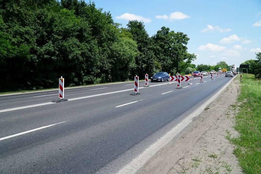 Poznań: Na Lechickiej nad PST wygrodzone pasy jezdni z powodu napraw dylatacji