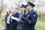 Dęby Pamięci. Bytowscy policjanci oddali hołd ofiarom katastrofy i zbrodni