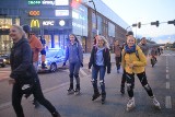 Nightskating 2018 na ulicach Łodzi. Zobacz zdjęcia z przejazdu rolkarzy [ZDJĘCIA]