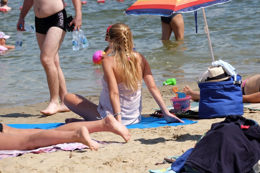 Białostoczanie oblegają Dojlidy. Plaża to najlepszy sposób...