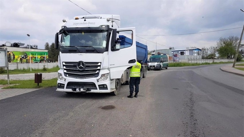 Niesprawny pojazd ciężarowy zatrzymany w Szymiszowie