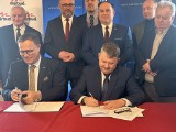 W Sandomierzu podpisano umowę z wykonawcą na budowę Lwowskiej Bis. To będzie ogromne przedsięwzięcie. Zobacz zdjęcia i film 