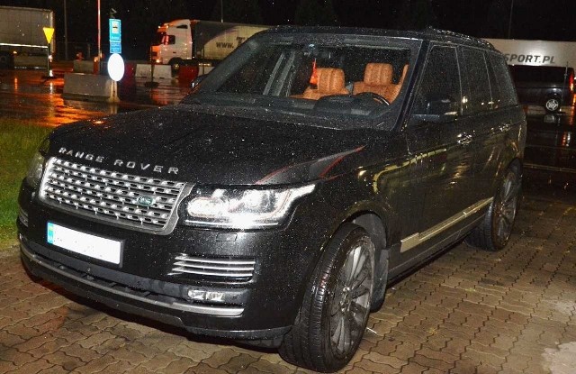 Trzyletni range rover, wart ok. 400 tys. złotych, którym kierował 57-letni Ukrainiec, okazał się kradziony. "Wpadł" podczas kontroli strażników granicznych, na polsko-ukraińskim przejściu w Korczowej.