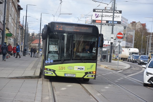 Aktualnie ceny biletów kształtują się na poziomie 3 zł (normalne) i 1,5 zł (ulgowe).