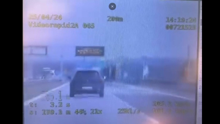 Pirat drogowy, jadący Volkswagenem Golfem, jechał w Zbrosławicach 205 km/h! Zatrzymała go grupa SPEED. Zobacz VIDEO