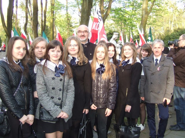 Przedstawiciele II Liceum Ogólnokształcącego w Radomiu byli jedyną szkołą, która reprezentowała Radom na uroczystym pogrzebie majora „Łupaczki”.