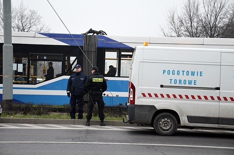 Wrocław: Wykolejenie tramwaju na pl. Dominikańskim (FOTO, OBJAZDY)