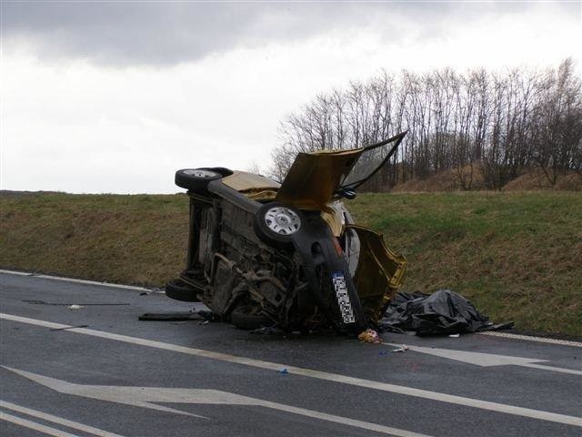 Kierowca matiza zginął w wyniku zderzenia ze skodą.