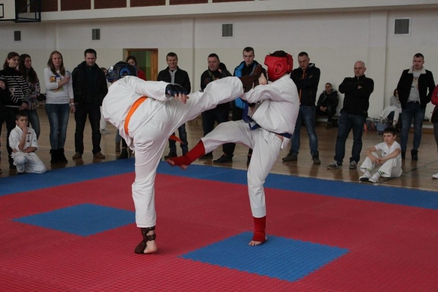 Spore emocje w turnieju mikołajkowym karate w Skaryszewie