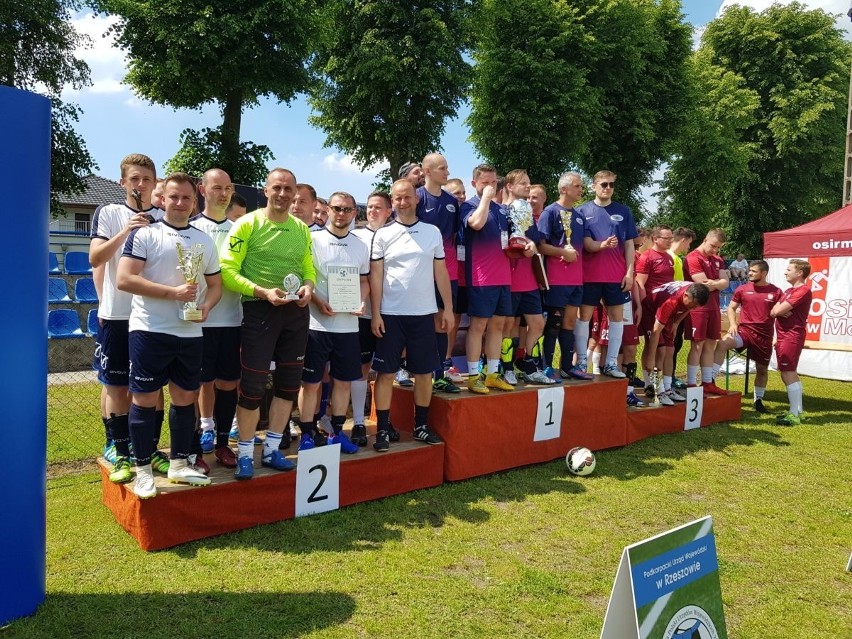 Piłka nożna. Podkarpacki Urząd Wojewódzki zajął 2. miejsce w mistrzostwach Polski