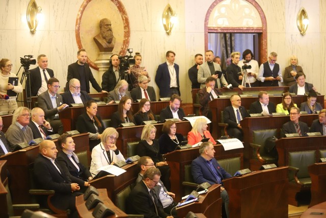 21.11.2022 katowice sejmik slaski nadzwyczajna sesja marszalek jakub chelstowski odchodzi z pis do tak dla polski fot. karina trojok  dziennik zachodni  polska press