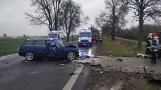 Śmiertelny wypadek na trasie Grodzisk - Ruchocice: Jedna osoba nie żyje, dwie są ranne [ZDJĘCIA]