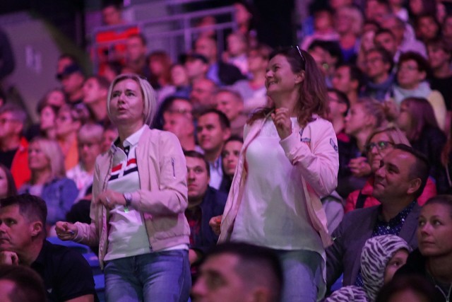 W sobotę wieczorem na stadionie miejskim w Poznaniu odbyła się impreza z okazji 25-lecia zakładów Volkswagen Poznań. Kilkanaście tysięcy widzów mogło zobaczyć pokazy multimedialne i występy gwiazd polskiej sceny muzycznej. Zobaczcie jak bawili się uczestnicy!Powrót do artykułu ------->