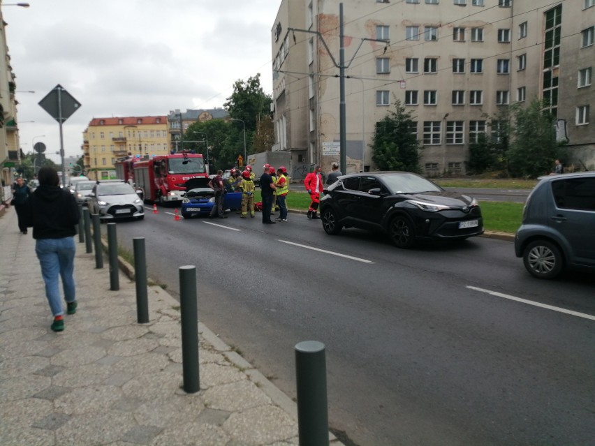 W wypadku przy ul. Grunwaldzkiej biorą udział trzy samochody