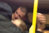 Tak kanary postąpiły z gapowiczem. Szarpanina i wyzwiska w autobusie [WIDEO]