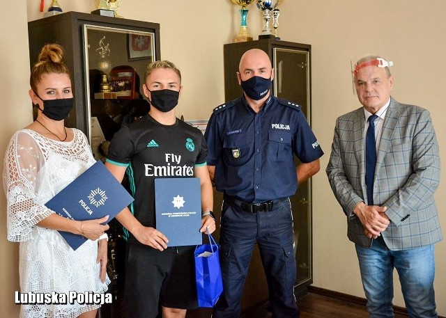 Eryk Kowalik otrzymał podziękowania od policji i wójta gminy Gubin za postawę godną naśladowania