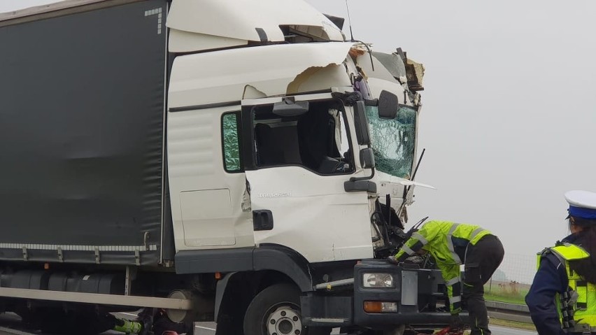 Wypadek na autostradzie A4. Zderzyły się trzy ciężarówki